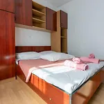 And Ruzica Apartamento *