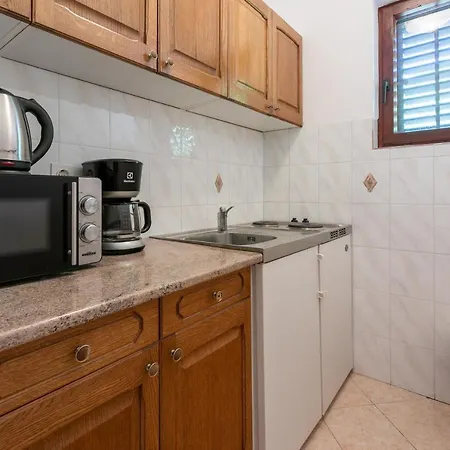 Apartment And Ruzica Crikvenica
