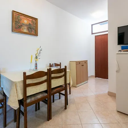 And Ruzica Apartment *