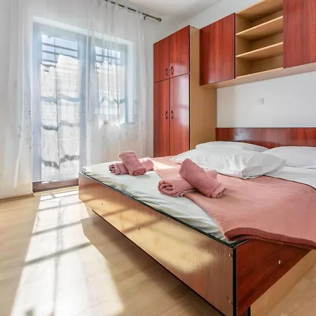 And Ruzica Apartment