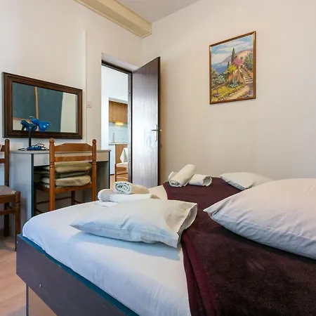 And Ruzica Apartment *