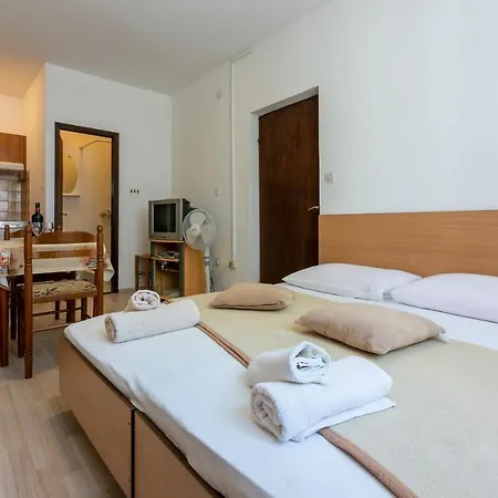 Apartment And Ruzica Crikvenica