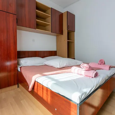 And Ruzica Apartment *