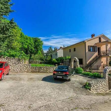 And Ruzica Apartment