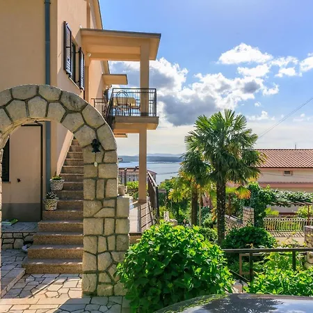 And Ruzica Apartman *